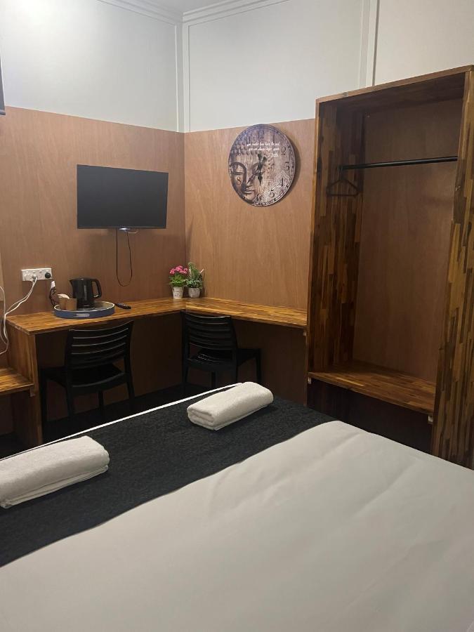 Gin Gin Budget Accommodation Екстер'єр фото