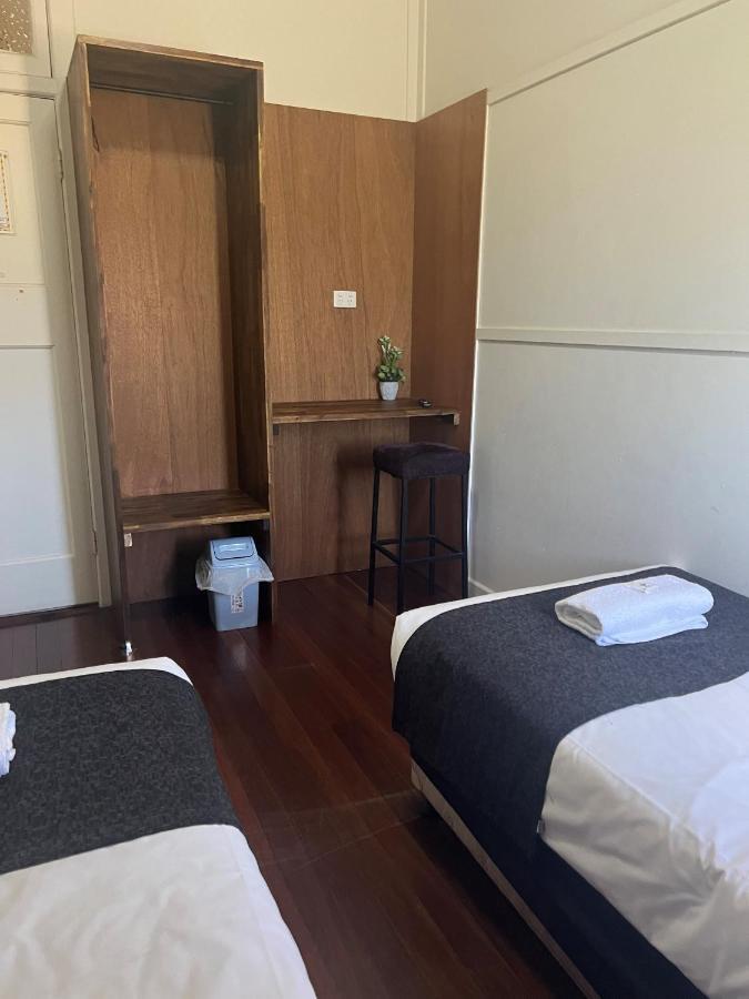Gin Gin Budget Accommodation Екстер'єр фото