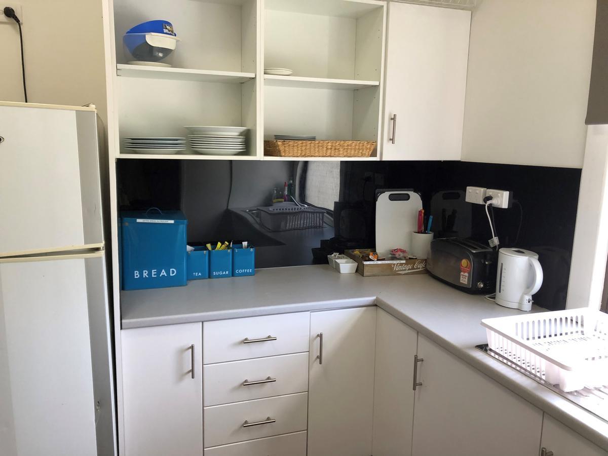 Gin Gin Budget Accommodation Екстер'єр фото